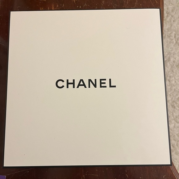 Empty Box - Picture 1 of 2